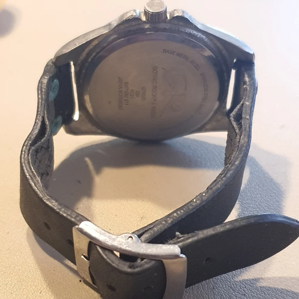 10/$20 Vtg Gothic Rock 2005 Silver/Black Leather Men's Watch